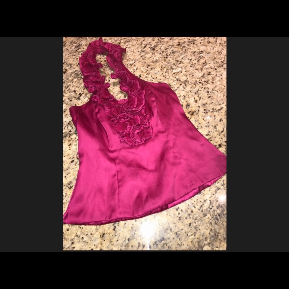 Around the neck satin halter top.